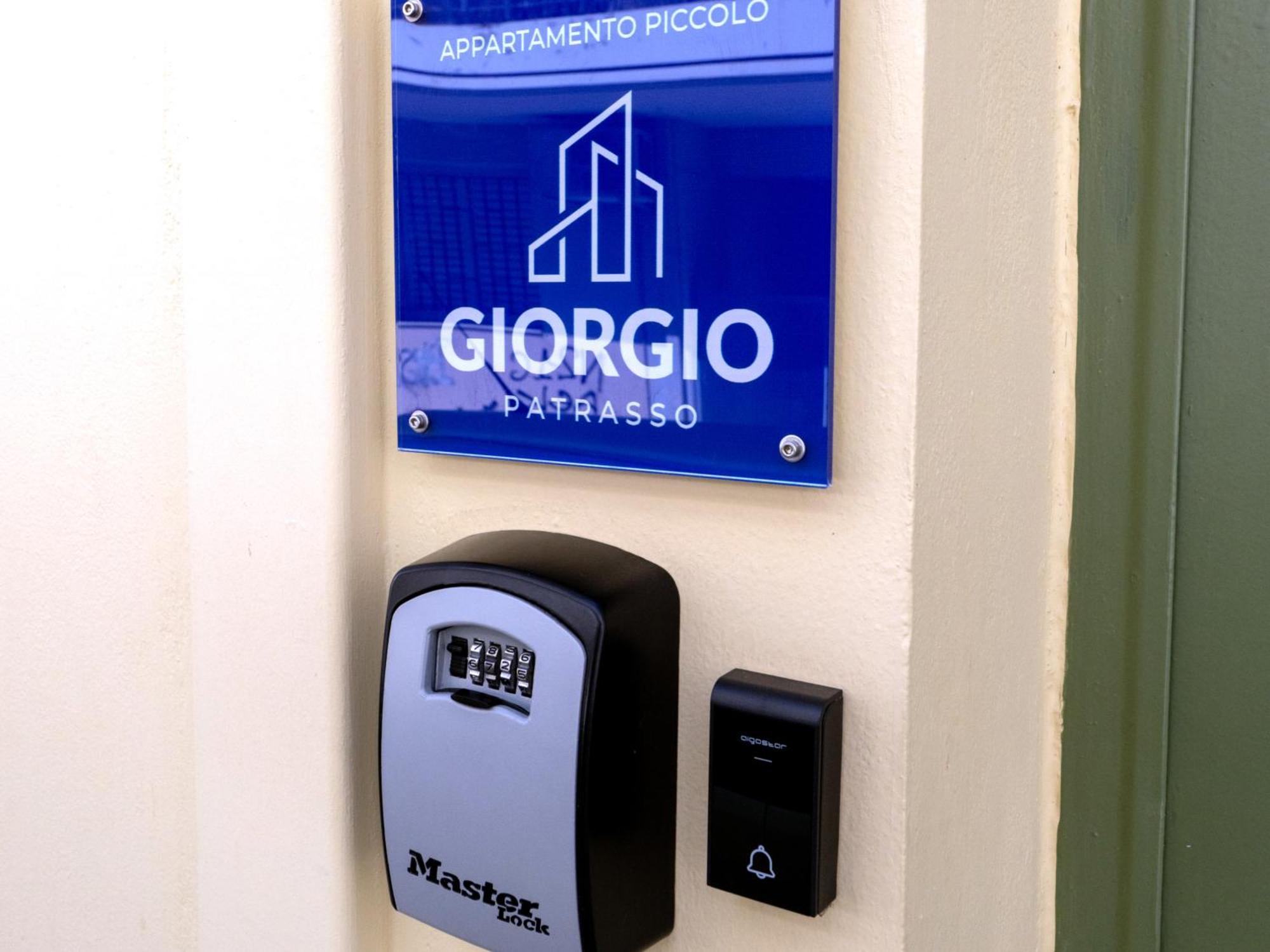 Giorgio Patrasso - Micro Apartment In The Center Of Patras Exterior foto